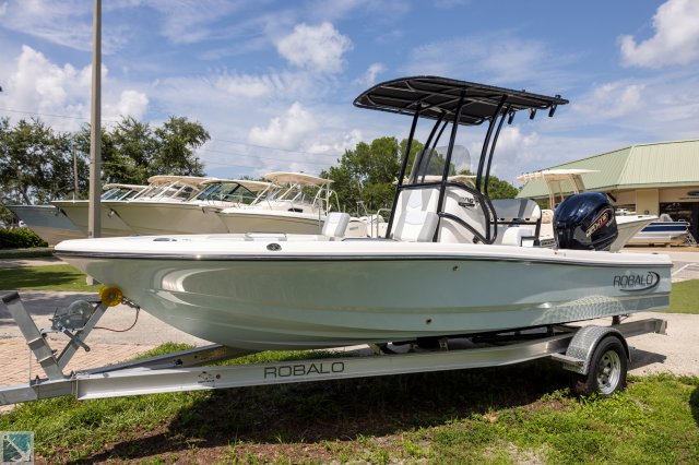 New 2024 Robalo 206 Cayman for sale